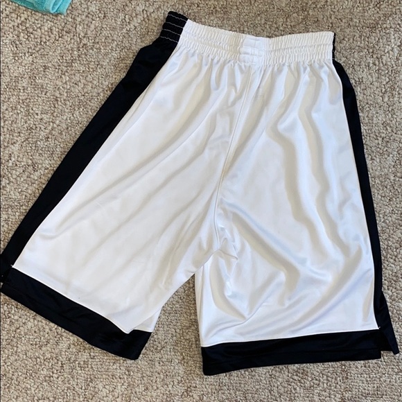 Nike Basketball Shorts - Picture 2 of 3